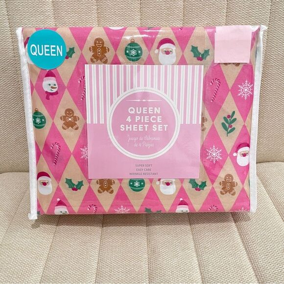 NEW Christmas Queen Pink and Tan Sheet Set Santa Gingerbread Candy Cane - Picture 1 of 5